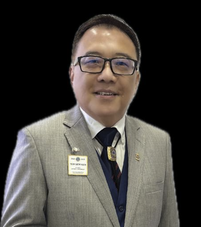 Lion Yew Siew Kian, First Vice District Governor, Lions Club of Bahau